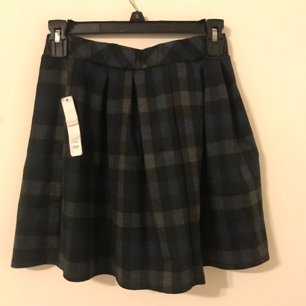 NWT Plaid skirt by Joe B. Size medium.